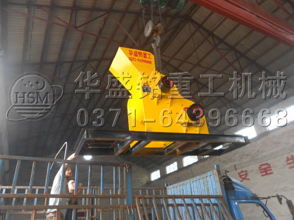 出口雙級粉碎機(jī)發(fā)貨現(xiàn)場2.jpg